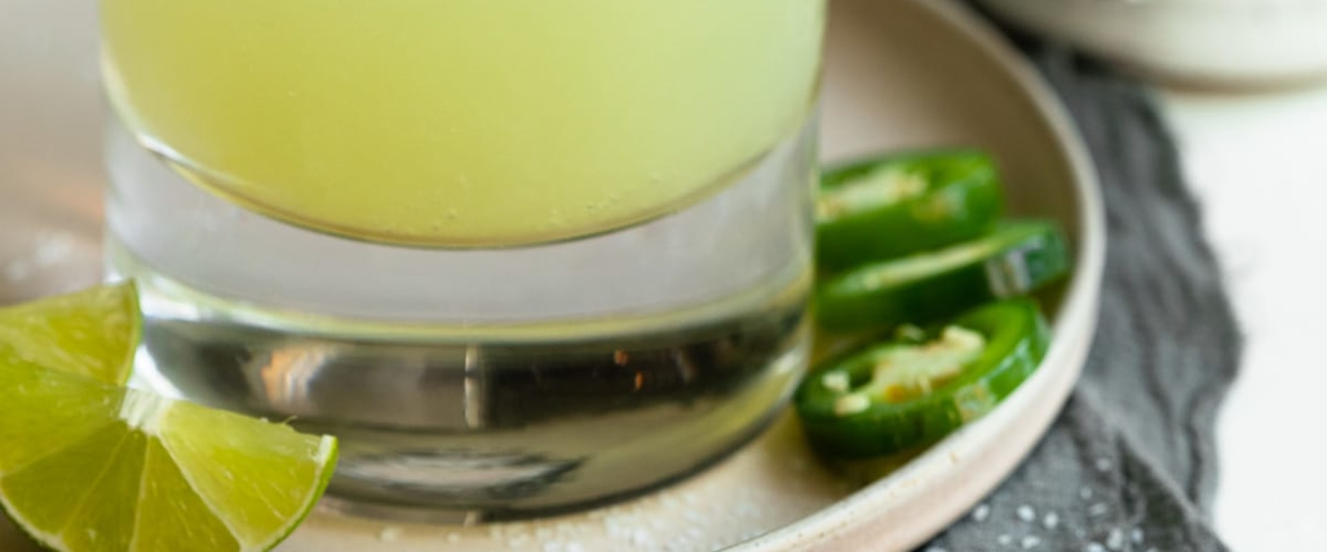 Garnishing with Lime Wedge: The Perfect Addition to Your Mangarita Recipe