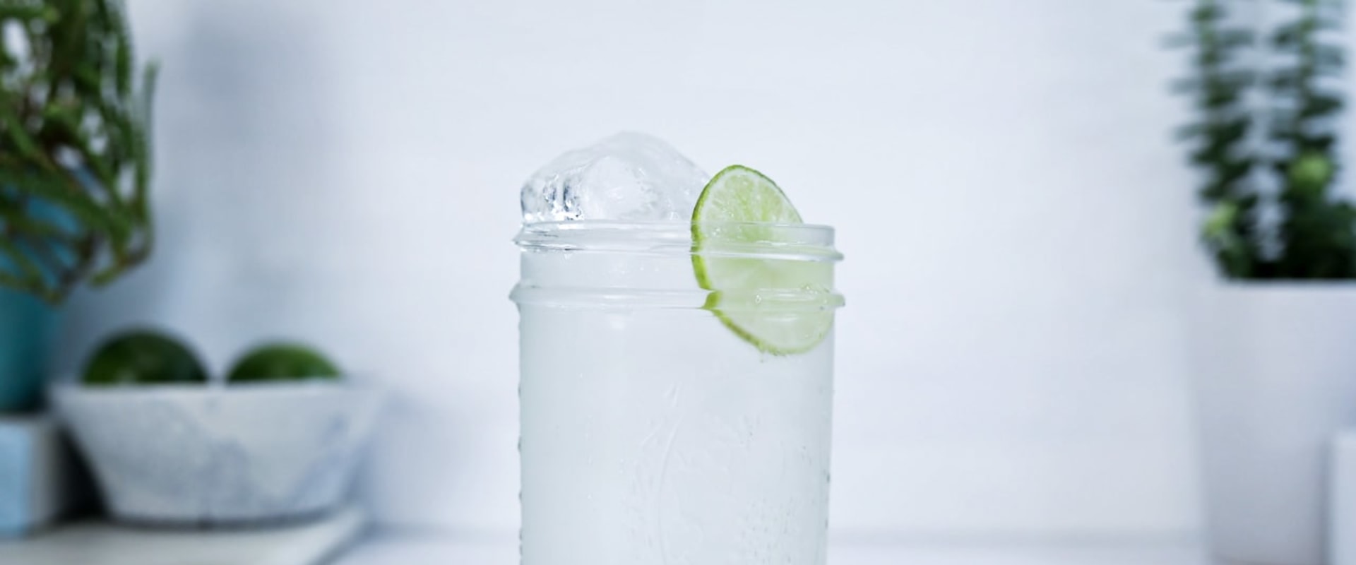 Sipping vs. Drinking Straight from the Glass: Finding the Perfect Balance for Your Mangarita